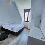 Bright And Comfortable Private