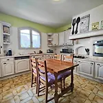 Bright And Comfortable Private Ferienhaus