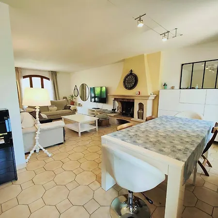 Bright And Comfortable Private Holiday home