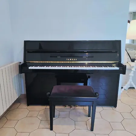 Bright And Comfortable Private La Courneuve