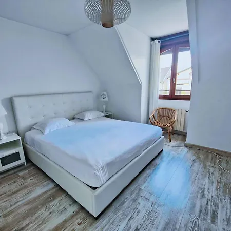 Bright And Comfortable Private