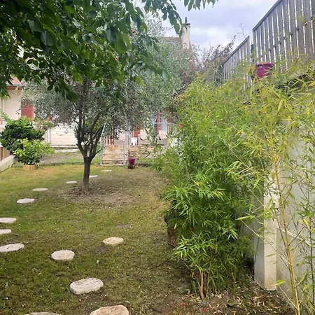Holiday home Bright And Comfortable Private La Courneuve