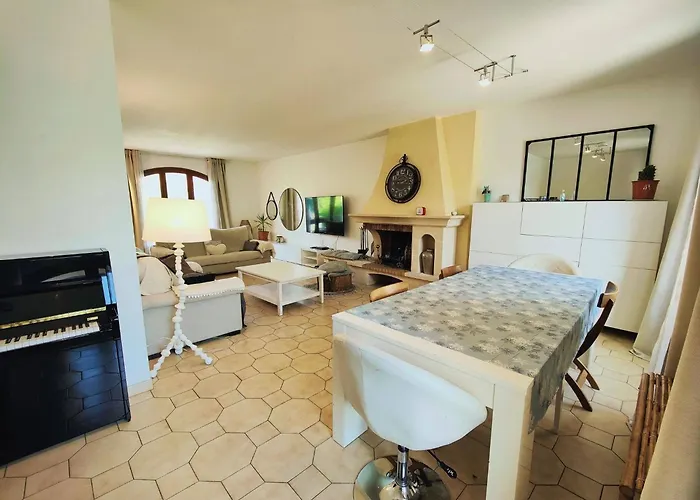 Bright And Comfortable Private Holiday home