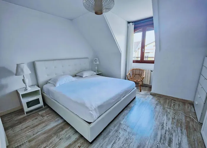 Bright And Comfortable Private